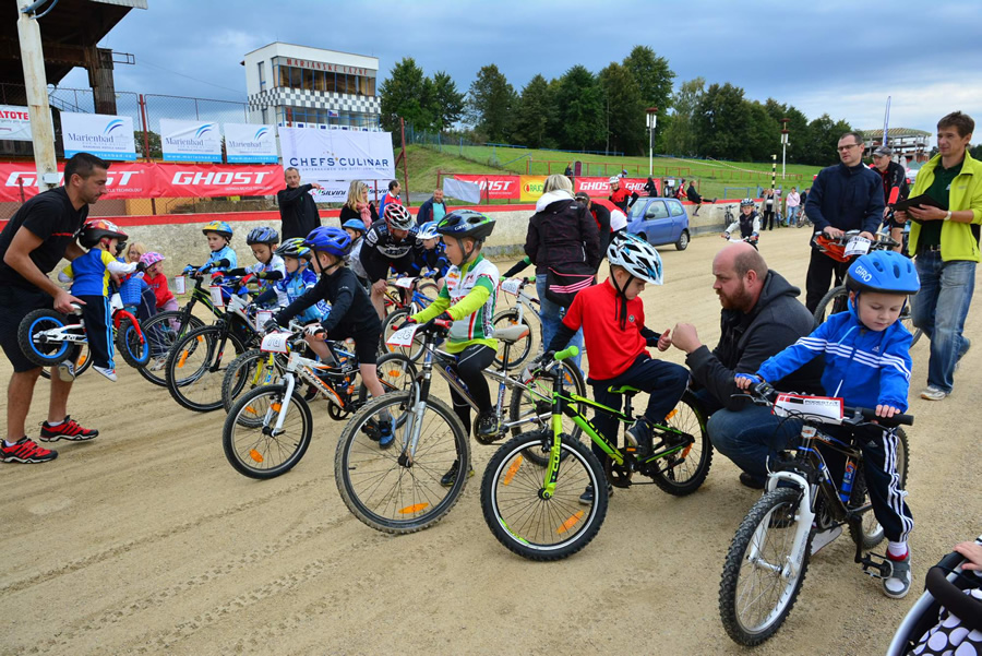 Flat track for cyclists - Locomotive